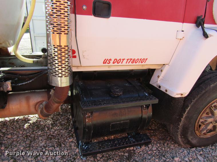 image for item DF3776 1996 Ford LN8000 vacuum truck