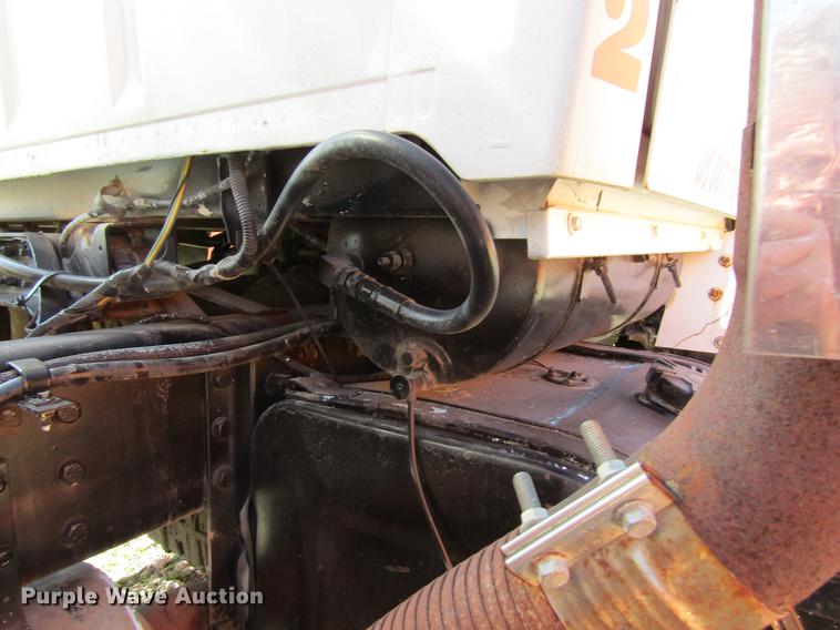 image for item DF3776 1996 Ford LN8000 vacuum truck