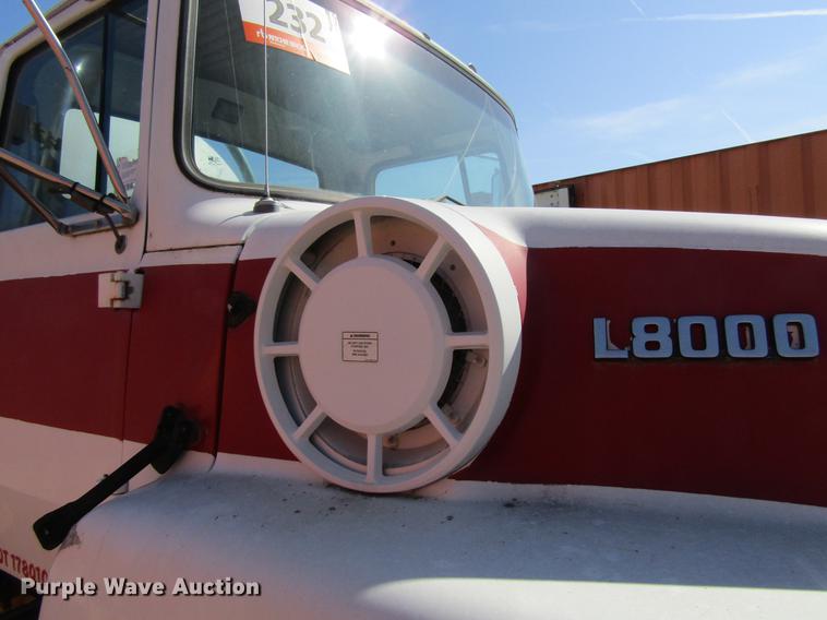 image for item DF3776 1996 Ford LN8000 vacuum truck