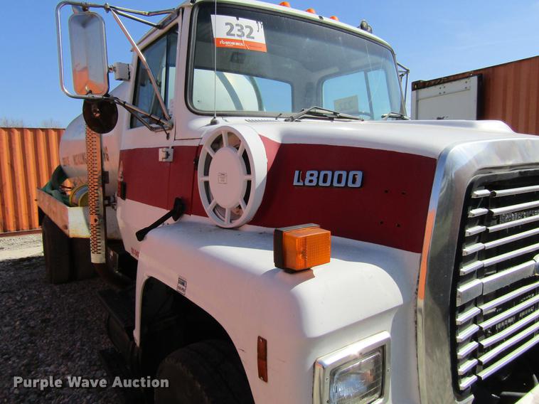 image for item DF3776 1996 Ford LN8000 vacuum truck