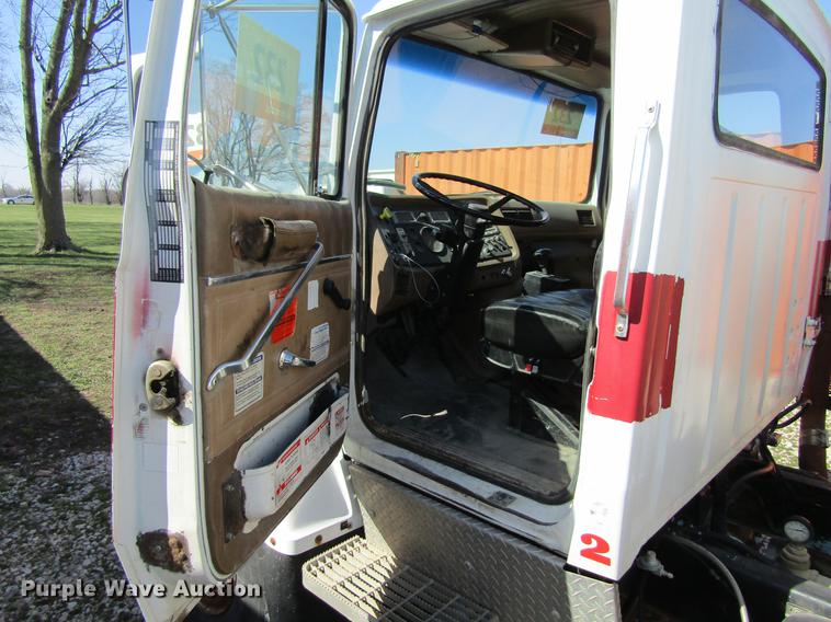 image for item DF3776 1996 Ford LN8000 vacuum truck