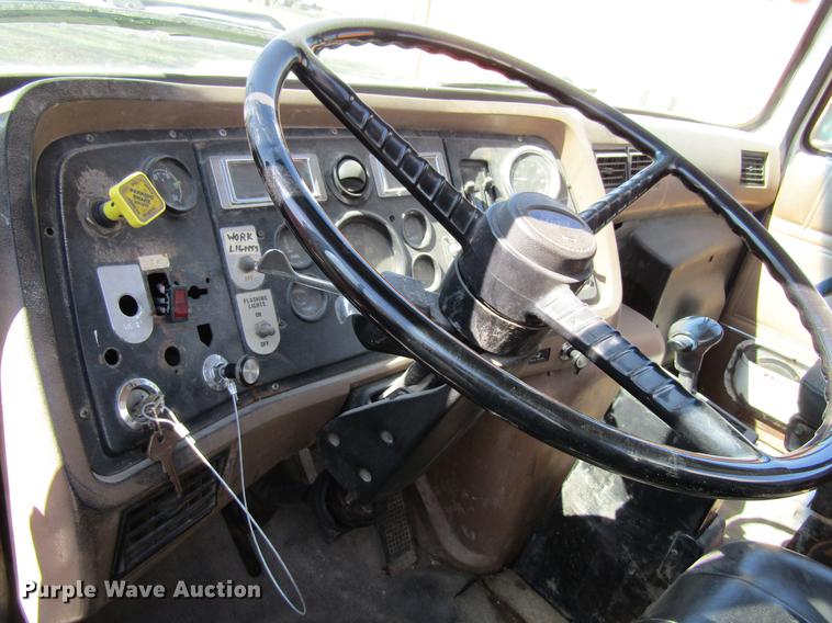 image for item DF3776 1996 Ford LN8000 vacuum truck