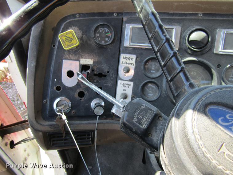 image for item DF3776 1996 Ford LN8000 vacuum truck