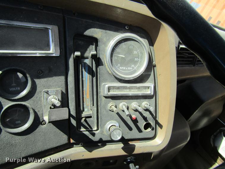 image for item DF3776 1996 Ford LN8000 vacuum truck