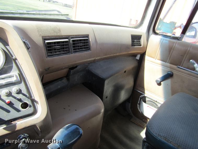 image for item DF3776 1996 Ford LN8000 vacuum truck