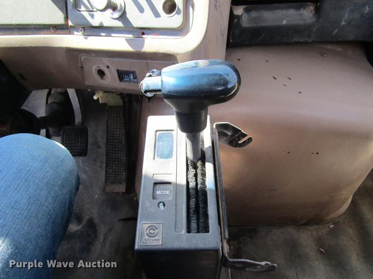 image for item DF3776 1996 Ford LN8000 vacuum truck