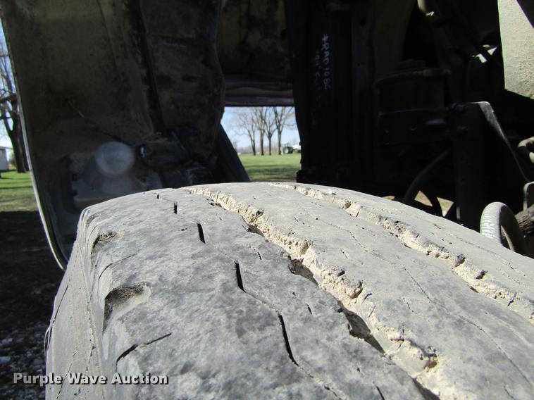 image for item DF3776 1996 Ford LN8000 vacuum truck