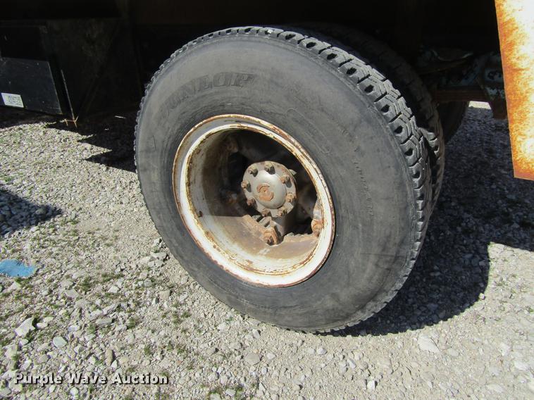 image for item DF3776 1996 Ford LN8000 vacuum truck