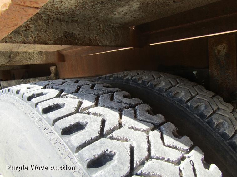 image for item DF3776 1996 Ford LN8000 vacuum truck