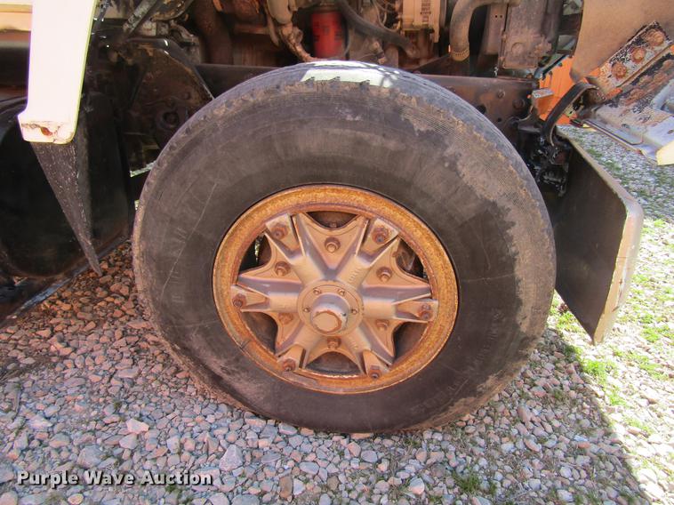 image for item DF3776 1996 Ford LN8000 vacuum truck