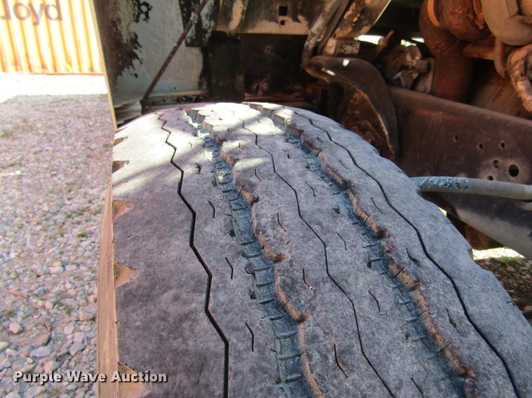 image for item DF3776 1996 Ford LN8000 vacuum truck