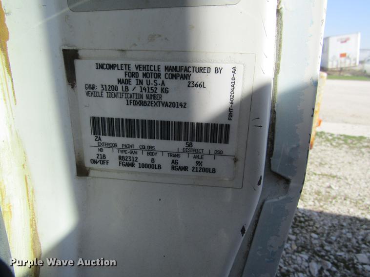 image for item DF3776 1996 Ford LN8000 vacuum truck