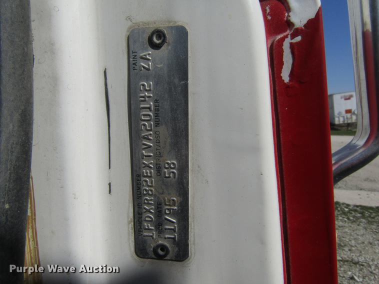 image for item DF3776 1996 Ford LN8000 vacuum truck