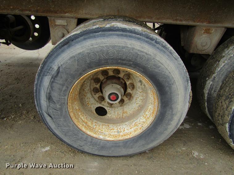 image for item DF3782 1998 East Randolph Eastern end dump trailer