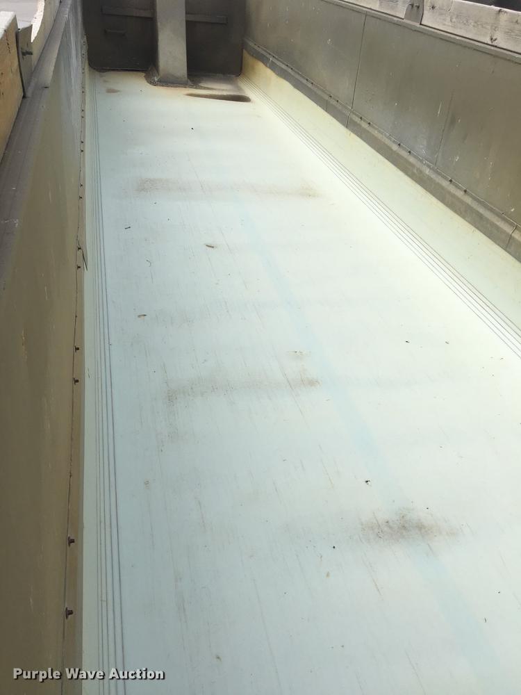 image for item DF3782 1998 East Randolph Eastern end dump trailer