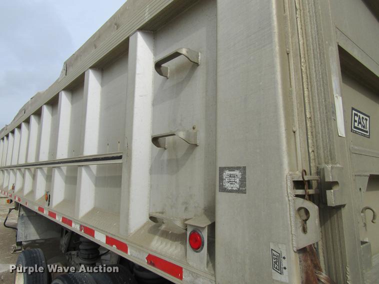 image for item DF3783 1999 East Randolph Eastern end dump trailer