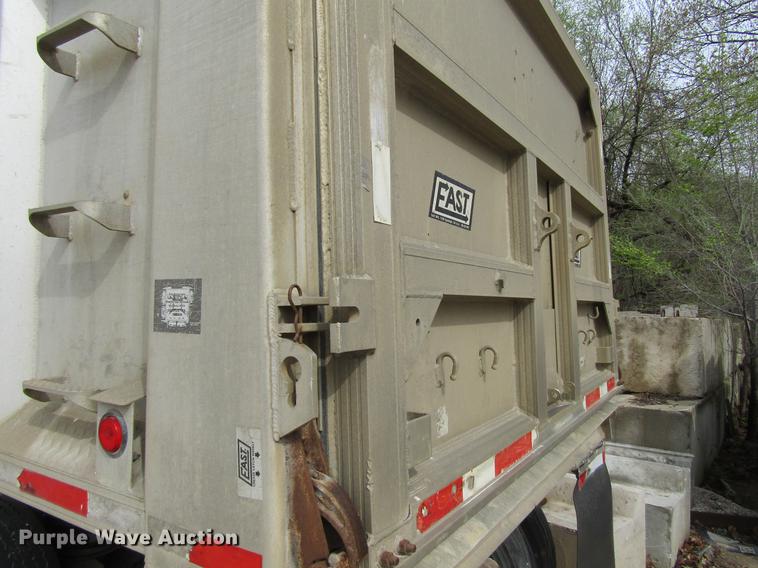 image for item DF3783 1999 East Randolph Eastern end dump trailer