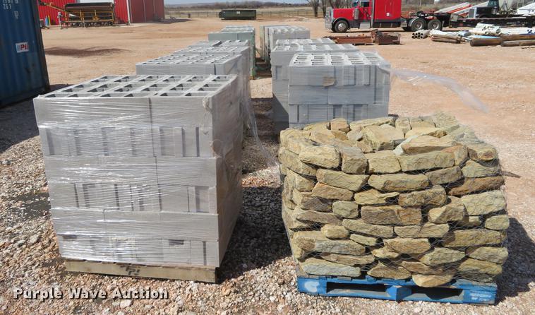 image for item DI9955 (522) 8" x 8" x 16" CMU blocks