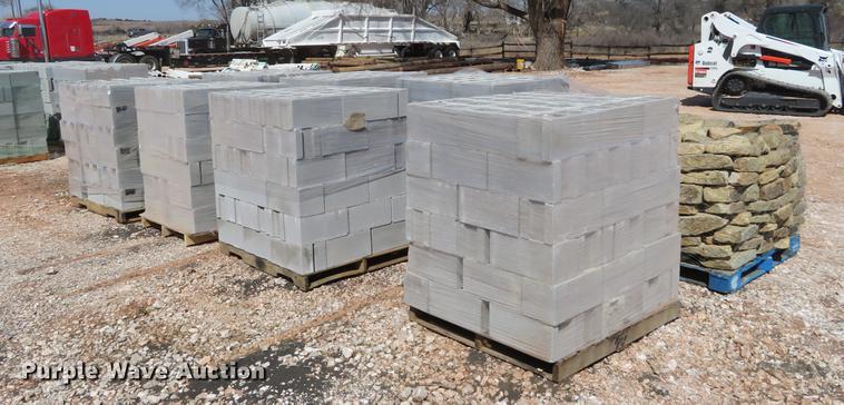 image for item DI9955 (522) 8" x 8" x 16" CMU blocks