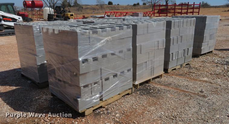 image for item DI9955 (522) 8" x 8" x 16" CMU blocks