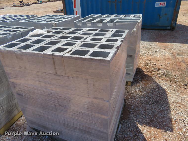 image for item DI9955 (522) 8" x 8" x 16" CMU blocks