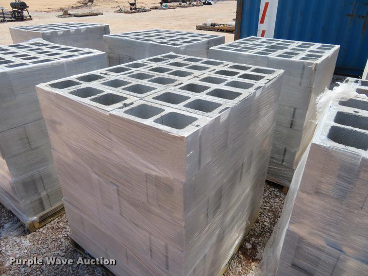 image for item DI9955 (522) 8" x 8" x 16" CMU blocks