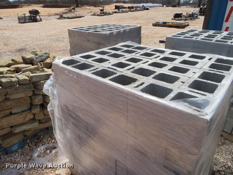 image for item DI9955 (522) 8" x 8" x 16" CMU blocks