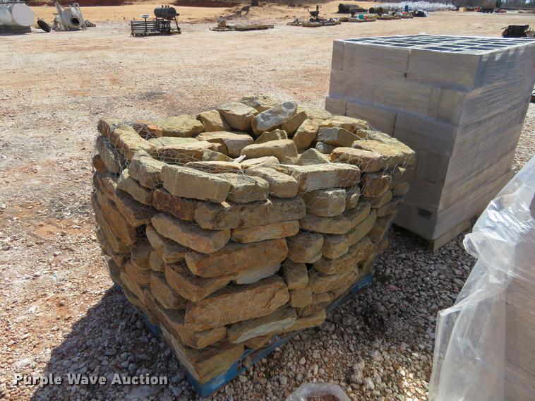 image for item DI9955 (522) 8" x 8" x 16" CMU blocks