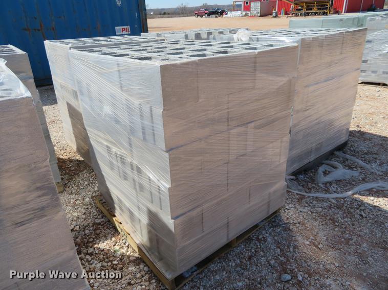 image for item DI9955 (522) 8" x 8" x 16" CMU blocks