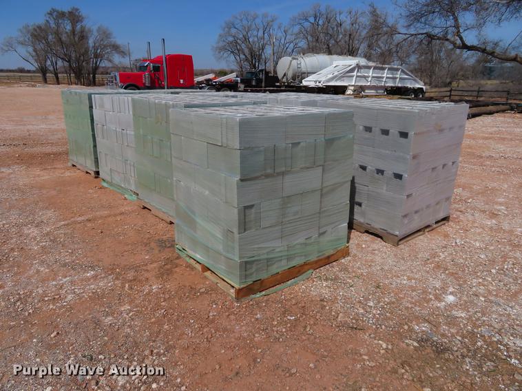 image for item DI9956 (736) 8" x 8" x 16" CMU blocks