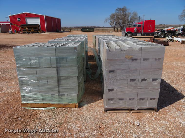 image for item DI9956 (736) 8" x 8" x 16" CMU blocks