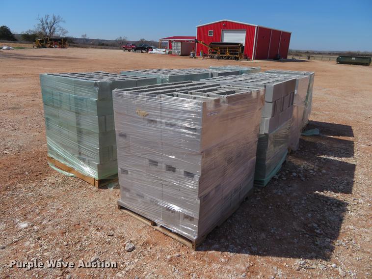 image for item DI9956 (736) 8" x 8" x 16" CMU blocks