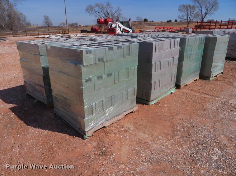 image for item DI9956 (736) 8" x 8" x 16" CMU blocks