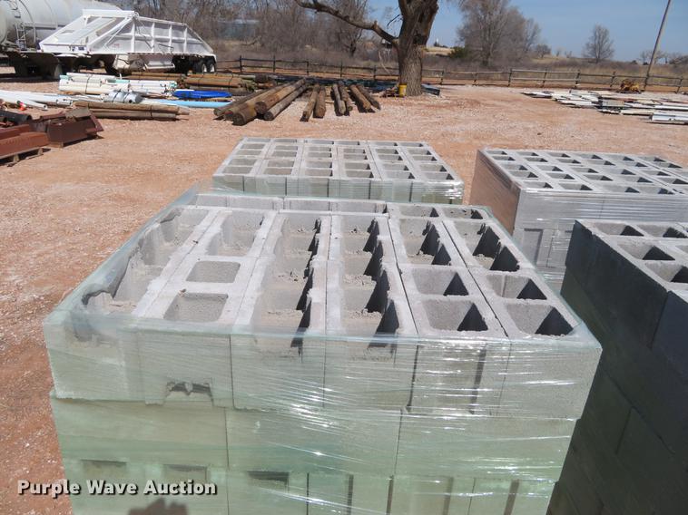 image for item DI9956 (736) 8" x 8" x 16" CMU blocks