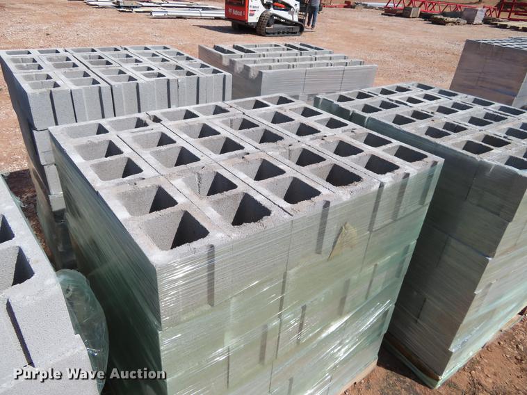 image for item DI9956 (736) 8" x 8" x 16" CMU blocks