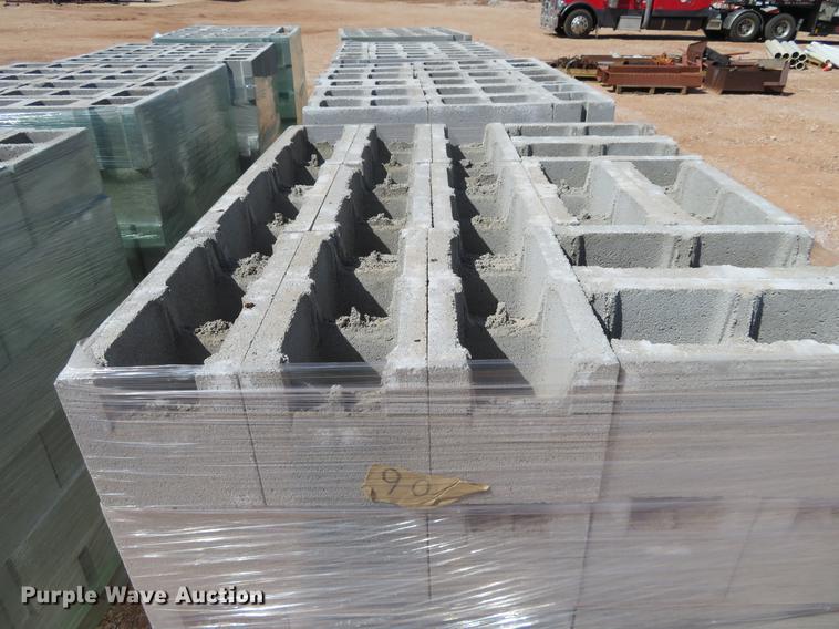 image for item DI9956 (736) 8" x 8" x 16" CMU blocks