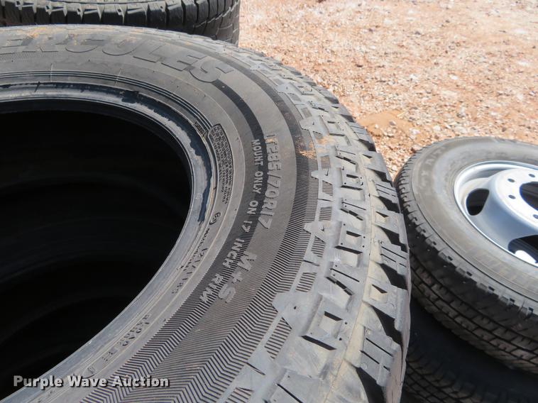 image for item DI9988 (9) tires