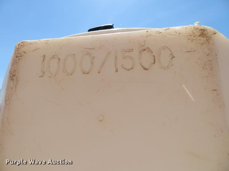 image for item DI9997 1,000 gallon poly tank