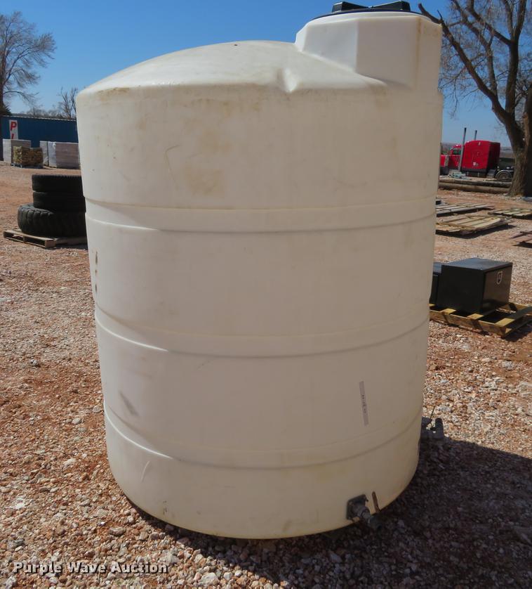 image for item DI9997 1,000 gallon poly tank