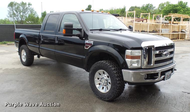 image for item DP9530 2008 Ford F350 Super Duty Crew Cab pickup truck
