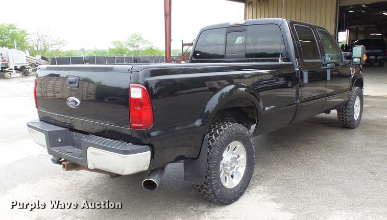 image for item DP9530 2008 Ford F350 Super Duty Crew Cab pickup truck