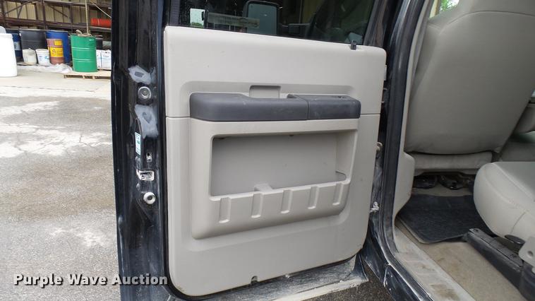 image for item DP9530 2008 Ford F350 Super Duty Crew Cab pickup truck
