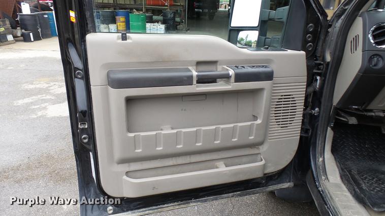 image for item DP9530 2008 Ford F350 Super Duty Crew Cab pickup truck