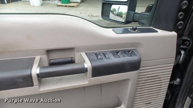 image for item DP9530 2008 Ford F350 Super Duty Crew Cab pickup truck
