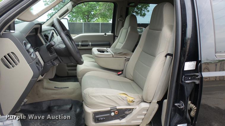 image for item DP9530 2008 Ford F350 Super Duty Crew Cab pickup truck