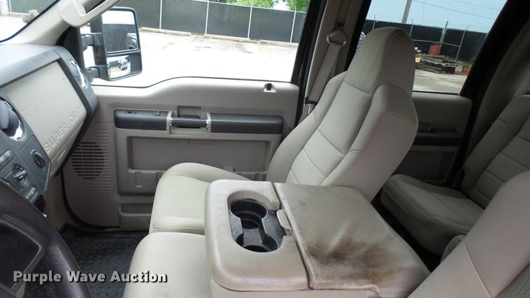 image for item DP9530 2008 Ford F350 Super Duty Crew Cab pickup truck