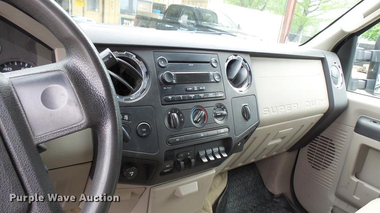image for item DP9530 2008 Ford F350 Super Duty Crew Cab pickup truck