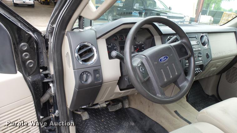 image for item DP9530 2008 Ford F350 Super Duty Crew Cab pickup truck