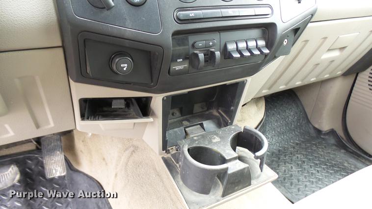 image for item DP9530 2008 Ford F350 Super Duty Crew Cab pickup truck