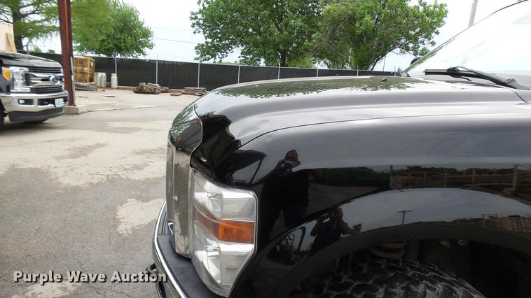 image for item DP9530 2008 Ford F350 Super Duty Crew Cab pickup truck